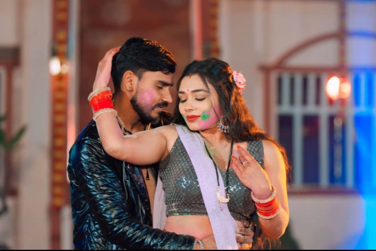 Deware Laga Ke Bhagal Ba holi song